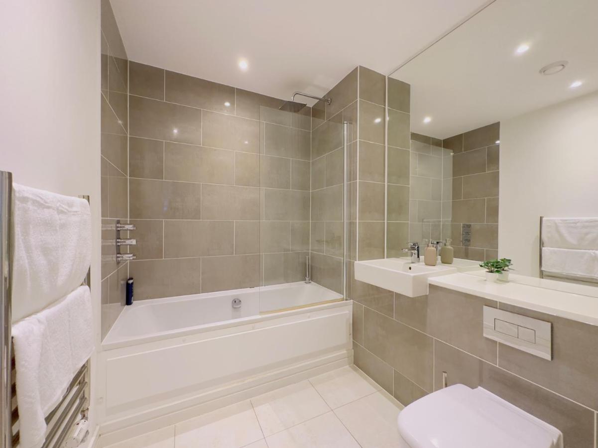 Luxurious Comfy Penthouse - Steps To East Croydon Train Station - Views Apartment Bagian luar foto