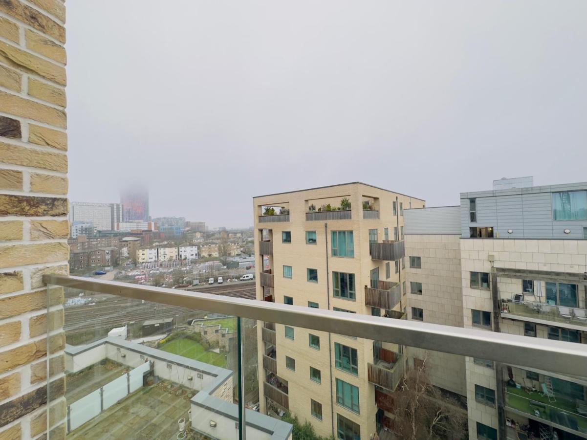 Luxurious Comfy Penthouse - Steps To East Croydon Train Station - Views Apartment Bagian luar foto